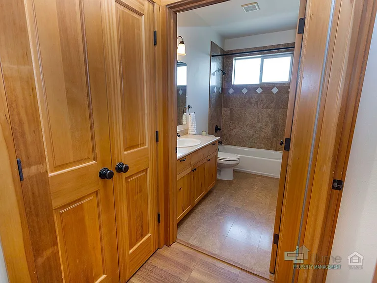224 N Holladay Dr #201 — Photo 63