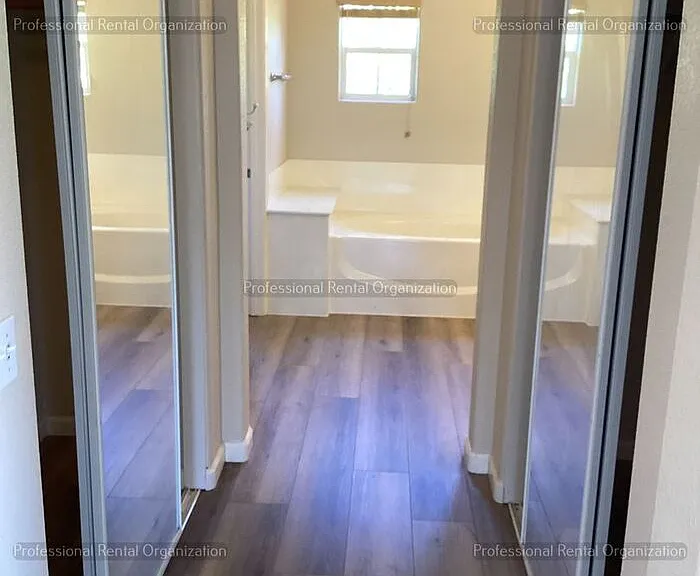 2921 W Creek Ln — Photo 17