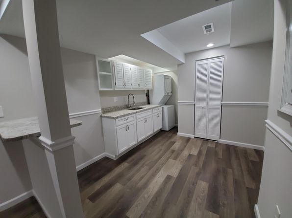 6 Harrowgate Ct