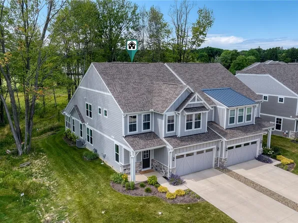 210 Lake Balaton Dr, Chagrin Falls, OH 44022