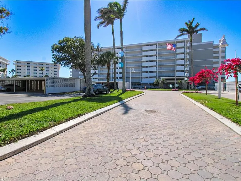 3443 Gulf Shore Blvd N #213 — Photo 3