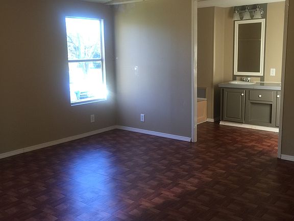 4th image of 402 South Pine Circle