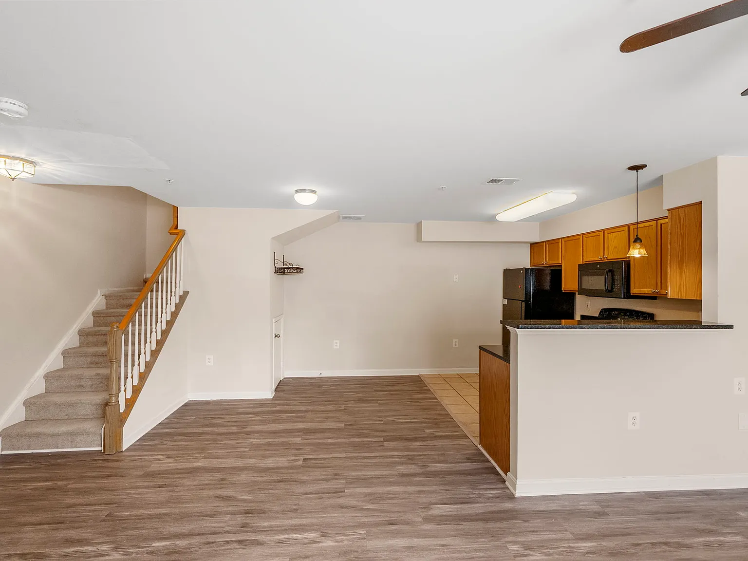 4903 Edgeware Ter — Photo 4