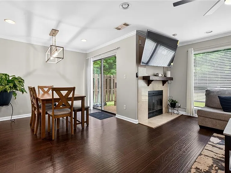6393 Hawthorne Ter — Photo 16