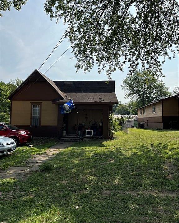 2nd image of 602 N Ash St