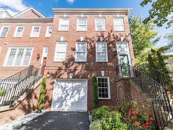 2nd image of 4765 Thornbury Dr