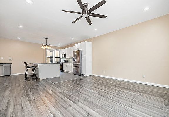3rd image of 5 Pinehurst Ave APT 4B