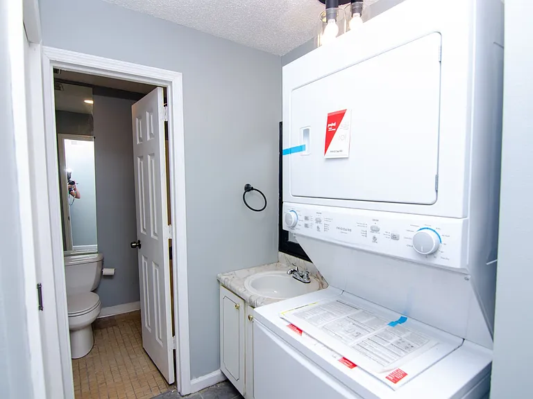 1041 Harold Dr — Photo 10