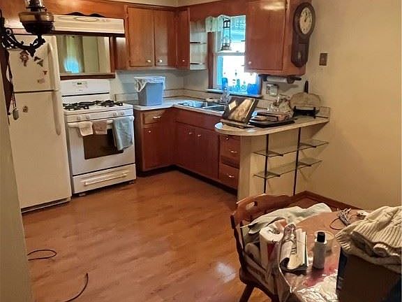 3rd image of 8 Benjamin Dr
