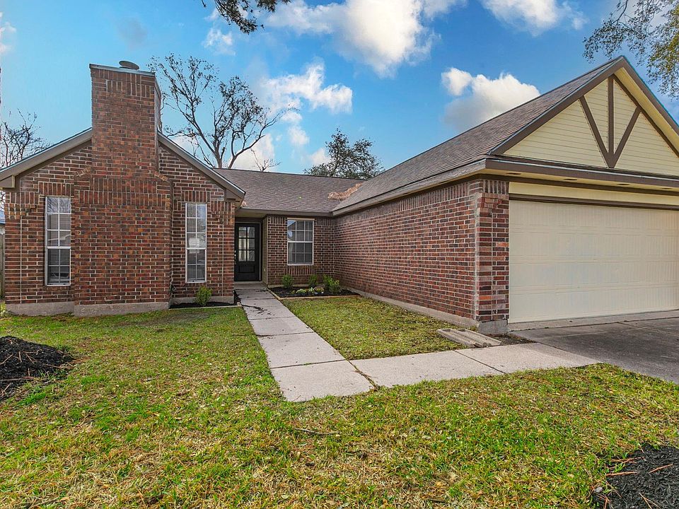 1st image of 2510 N Rim Dr