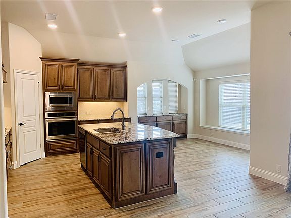 4th image of 412 Tanglewood Dr