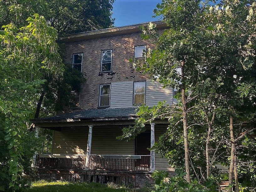 1st image of 40-42 Woodlawn Ave