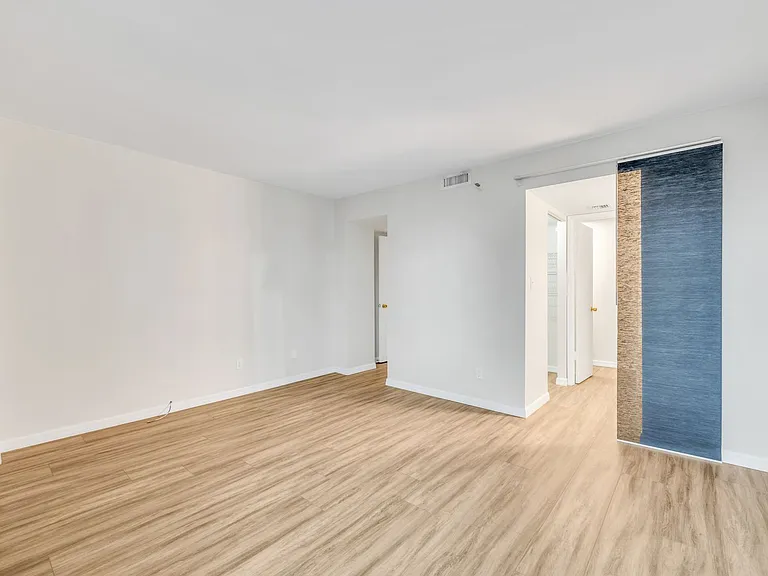 201 W Laurel St #607 — Photo 13
