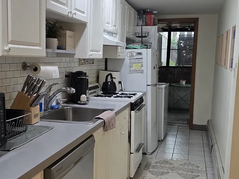 Full kitchen with gas stove, dishwasher, washer/dryer