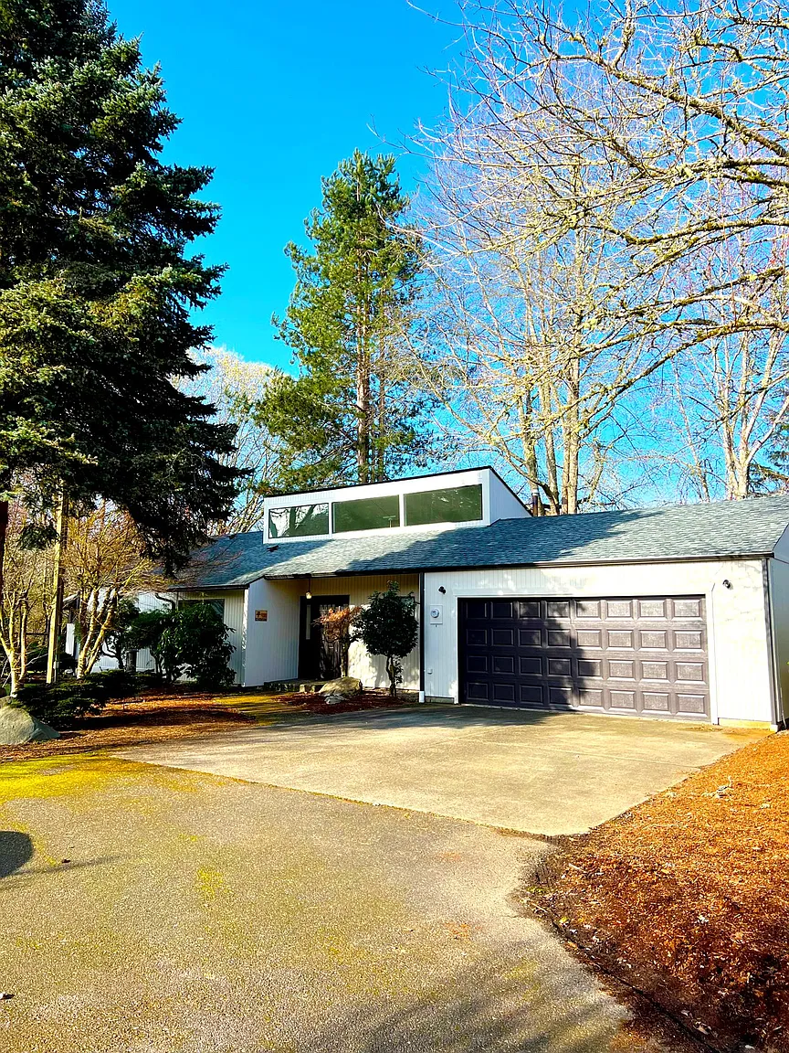 4301 Montclair Dr SE photo 1