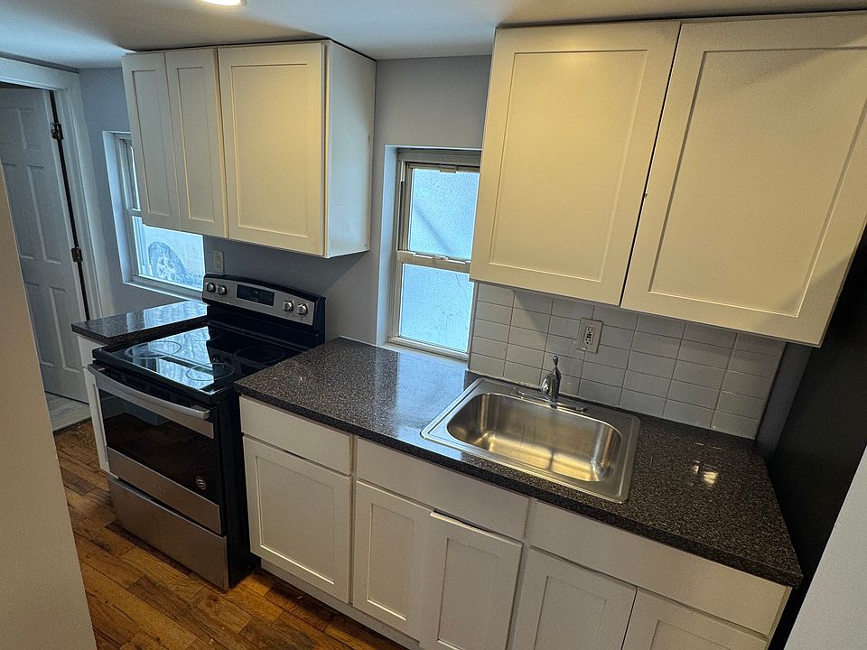 1st image of 27 Grant St #2