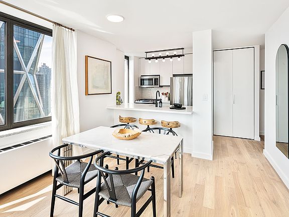 4th image of 235 W 56th St APT 35D