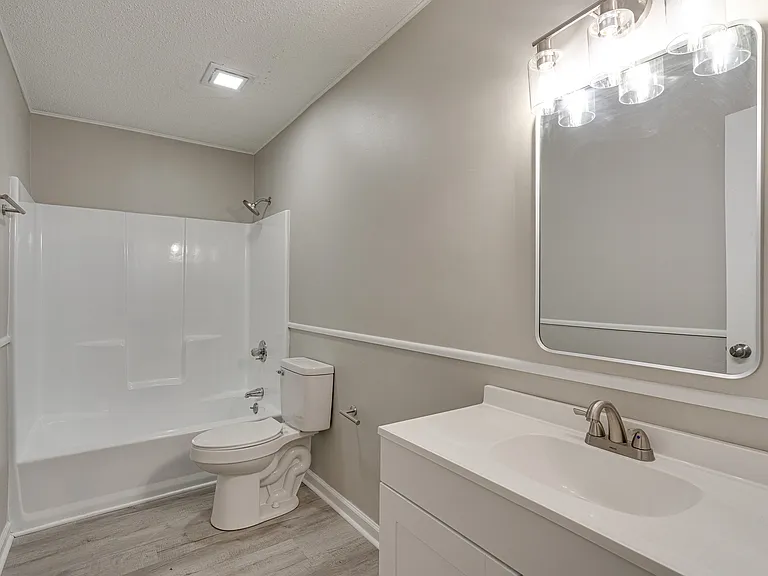 906 Hawthorne Ct — Photo 8
