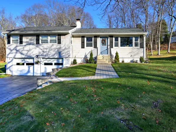 11 Birchwood Road, North Branford, CT 06472