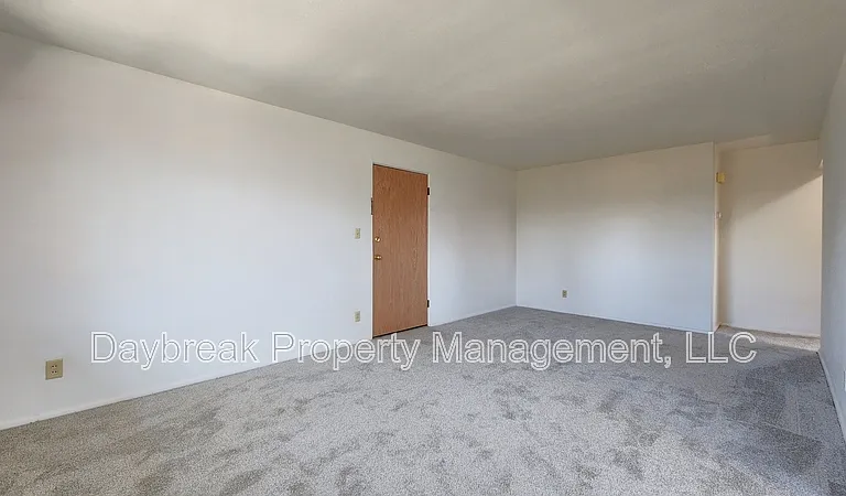 2913 8th St N #5 — Photo 3