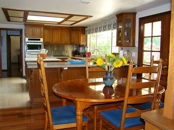 4th image of 16455 Oak Glen Ave