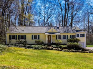 8253 Summit Dr, Chagrin Falls, OH