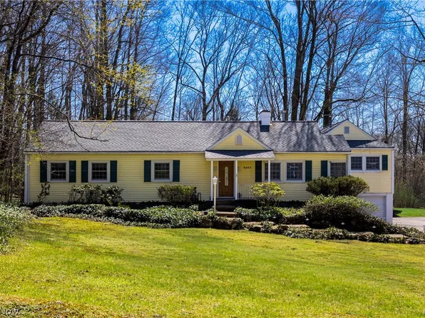 8253 Summit Dr, Chagrin Falls, OH 44023
