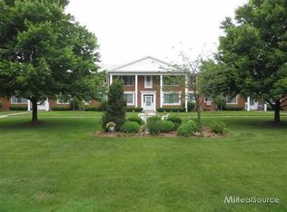 19825 Arthur Ave, Harper Woods, MI 48225