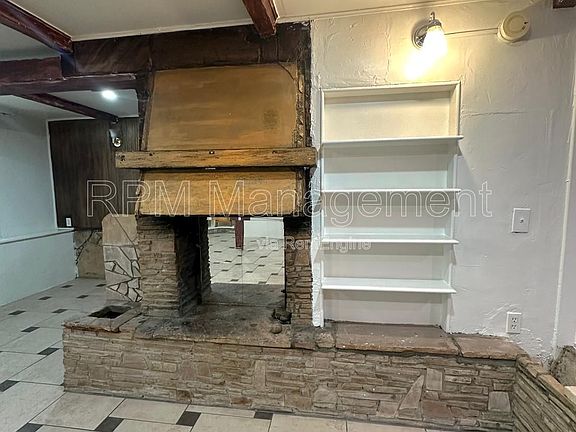 2nd image of 2032 Vista Del Mar Ave #1