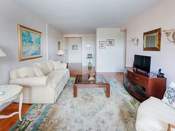 3rd image of 3901 Independence Ave APT 6F