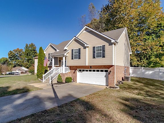 4th image of 1540 Barrywood Cir W