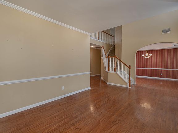 3rd image of 117 Millstone Ln