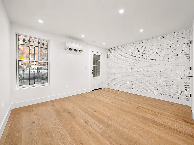 138 Noble St #G — Photo 14