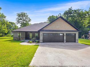 1 Halvergate Ln, Bella Vista, AR 72715