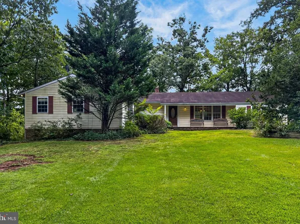 7408 Bull Run Dr, Centreville, VA 20121