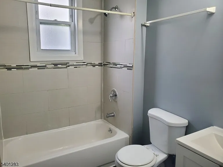 64 Schuyler Ave — Photo 8