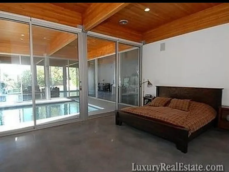 4138 N 41st Pl — Photo 2