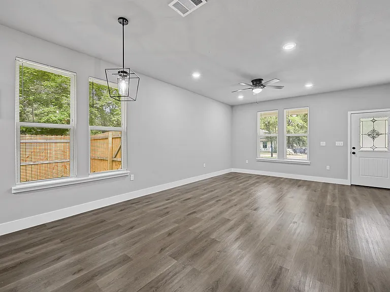6147 Shawnee Dr — Photo 5