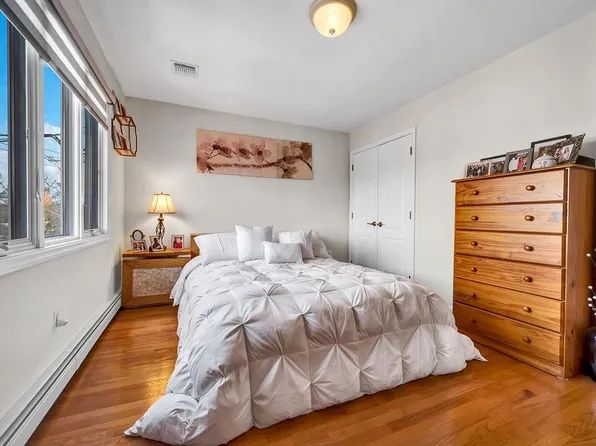 629 Marcy Avenue image 11 of 37