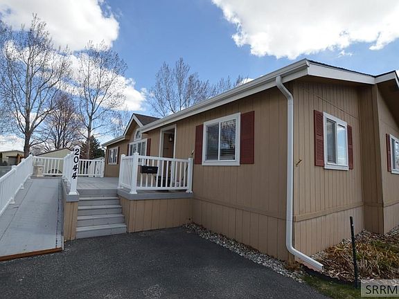 2nd image of 2044 N Pinewood Dr