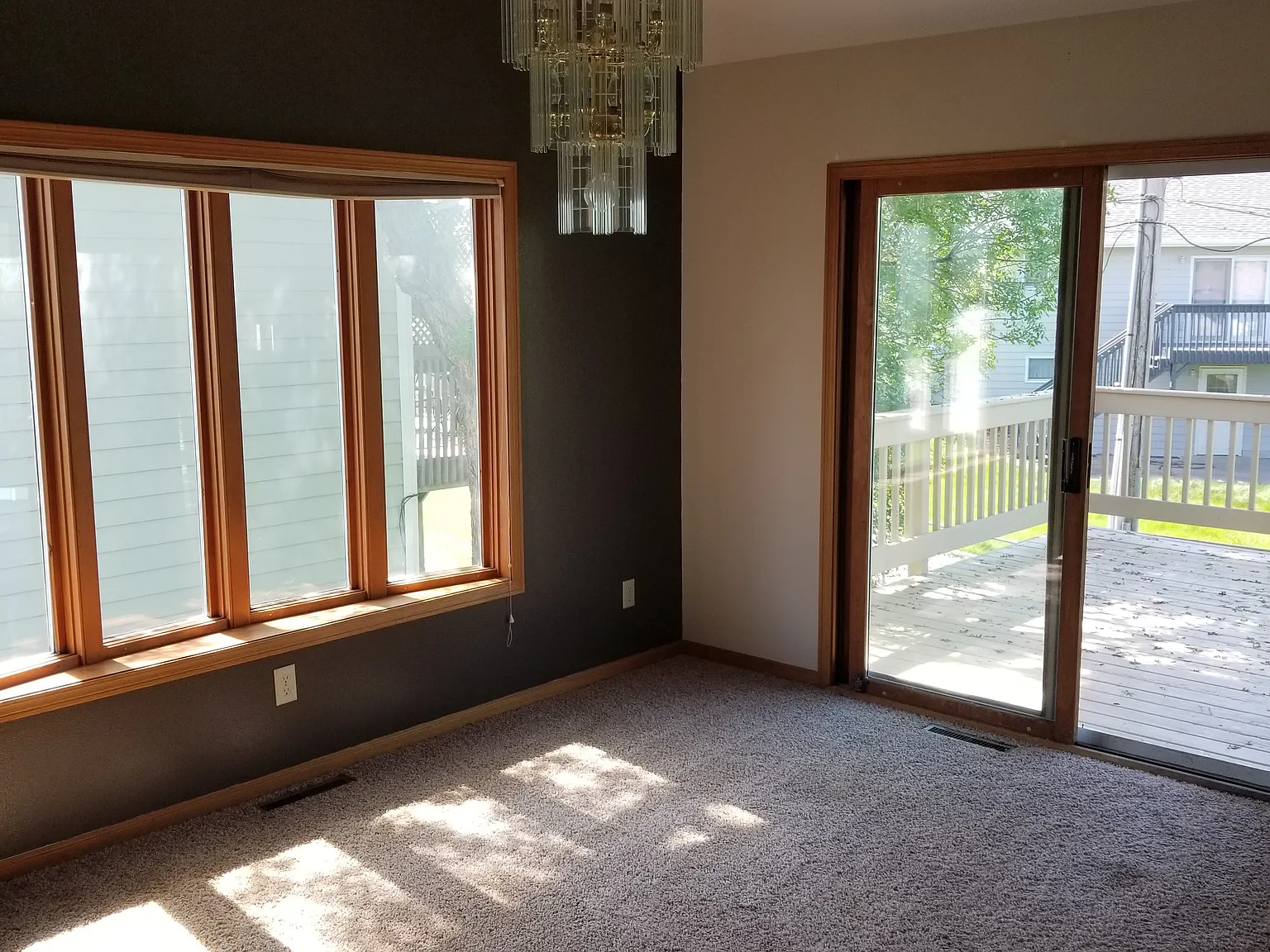 4 bed, 2400 sqft, $2,500 — Photo 3