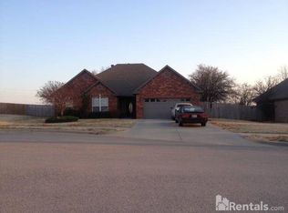 804 Pine Cir, Blanchard, OK 73010