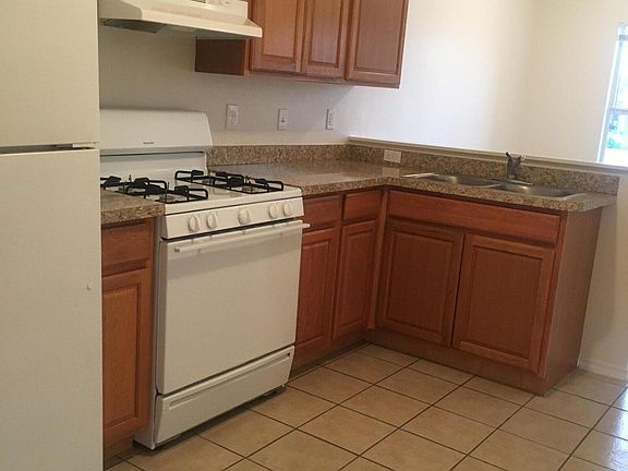 4th image of 8491 Roseway Dr