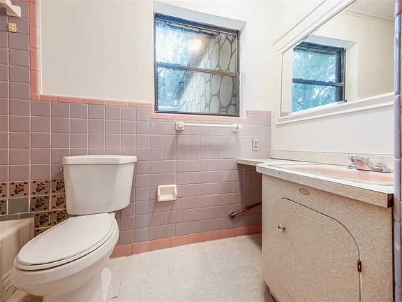5th image of 705 Boxwood Dr