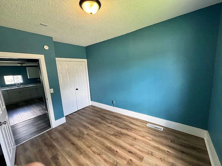 621 7th Ave — Photo 3
