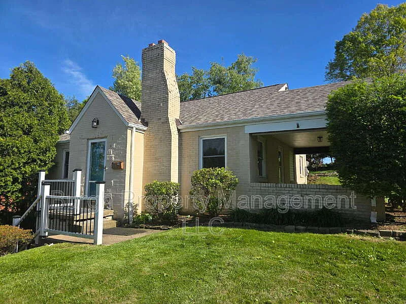 Building Photo - 300 Maxwell Dr