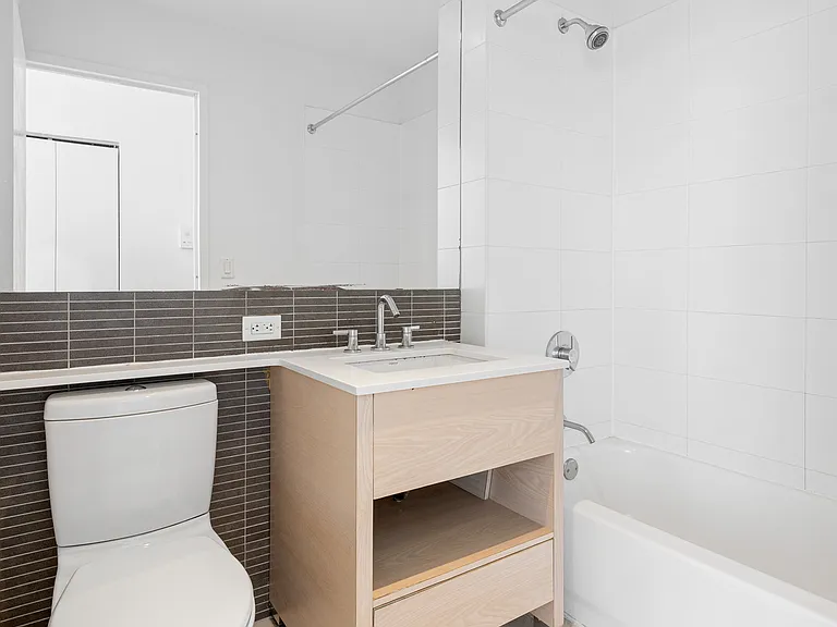80 Dekalb Ave #34P — Photo 7