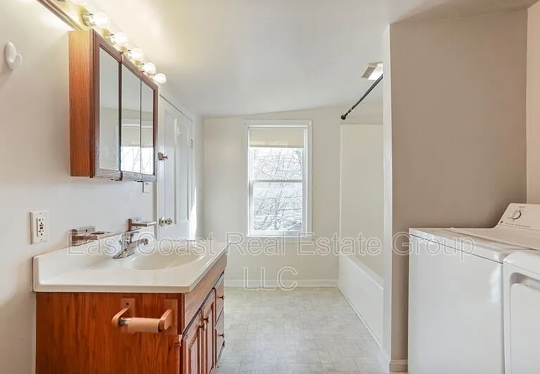 118 S Locust St — Photo 19