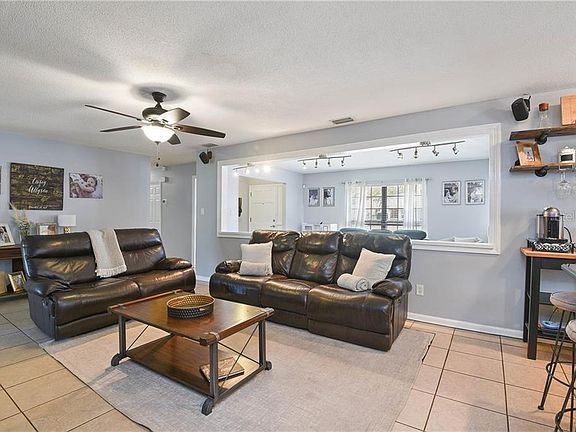 4th image of 4715 Brenda Dr