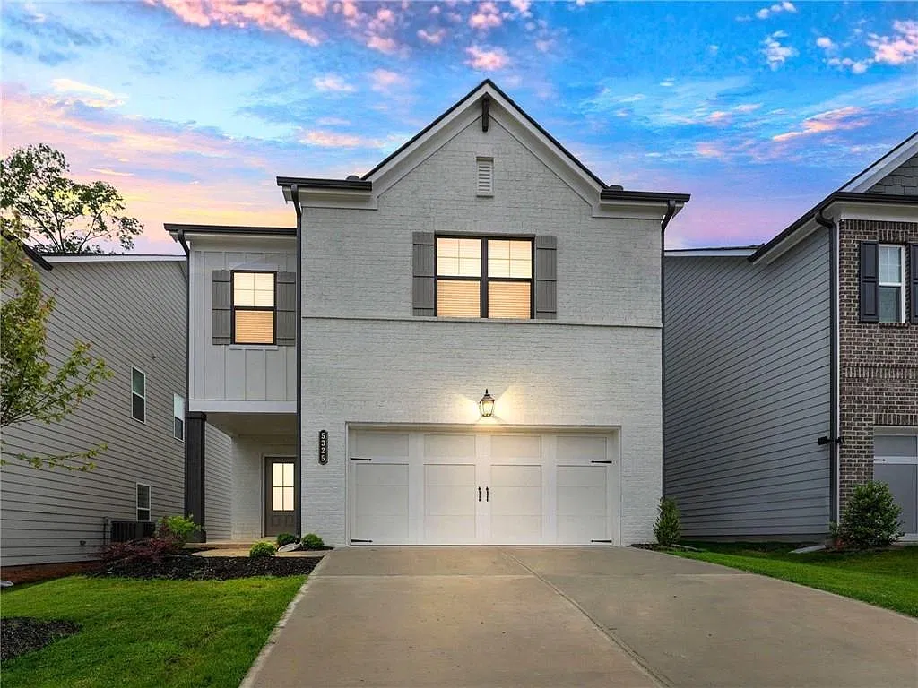 4 bed, 2.5 bath, 2278 sqft, $2,300 — Photo 1